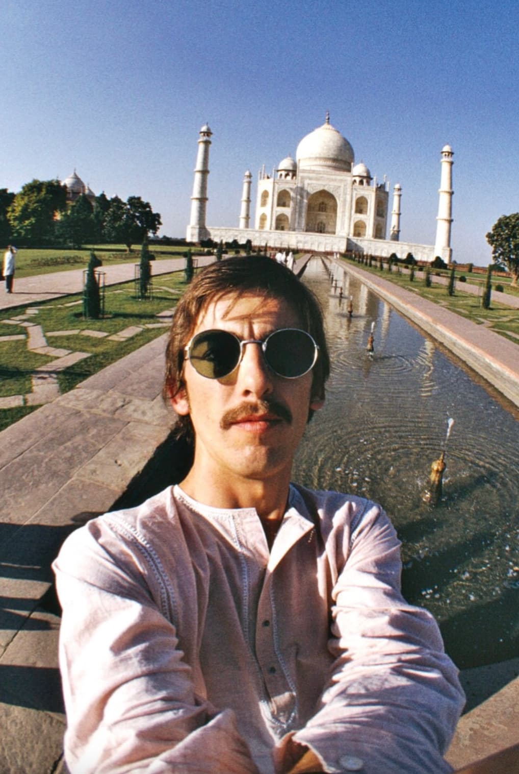 george harrison taj mahal selfie